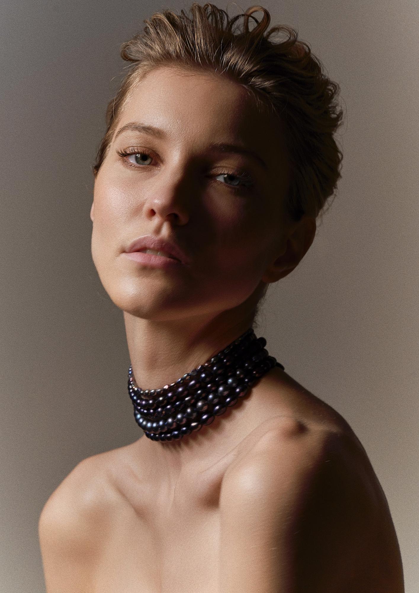 Pearl choker