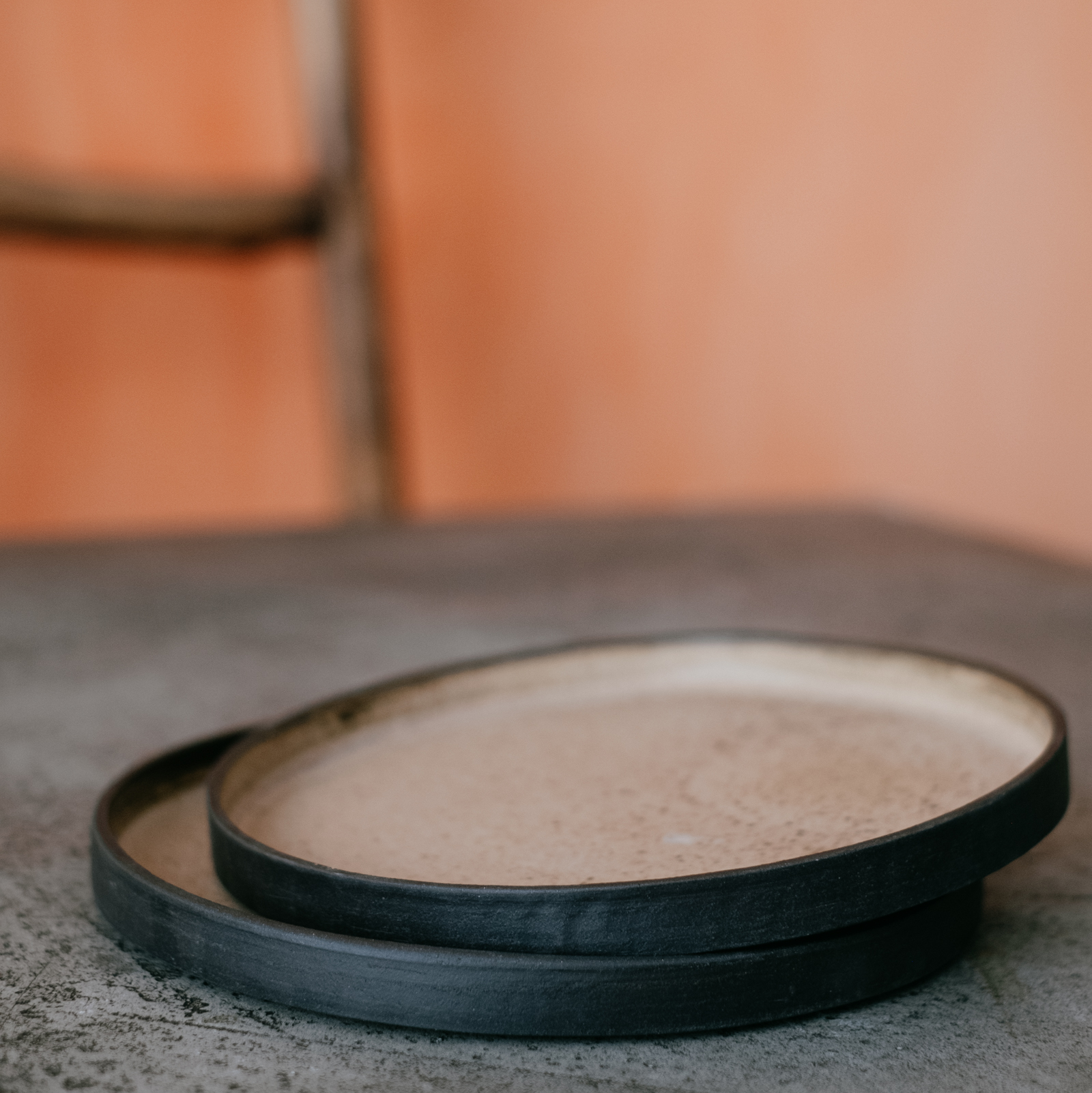 Тарелка с бортиком