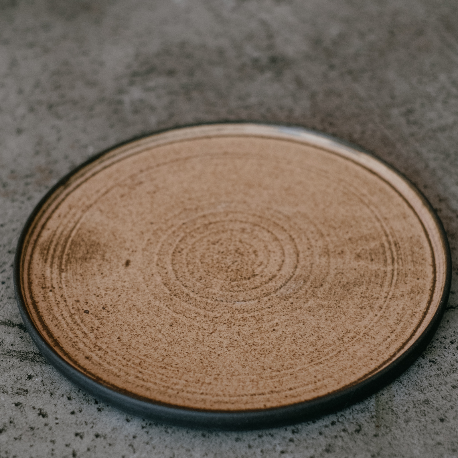 Тарелка s (коричневый)