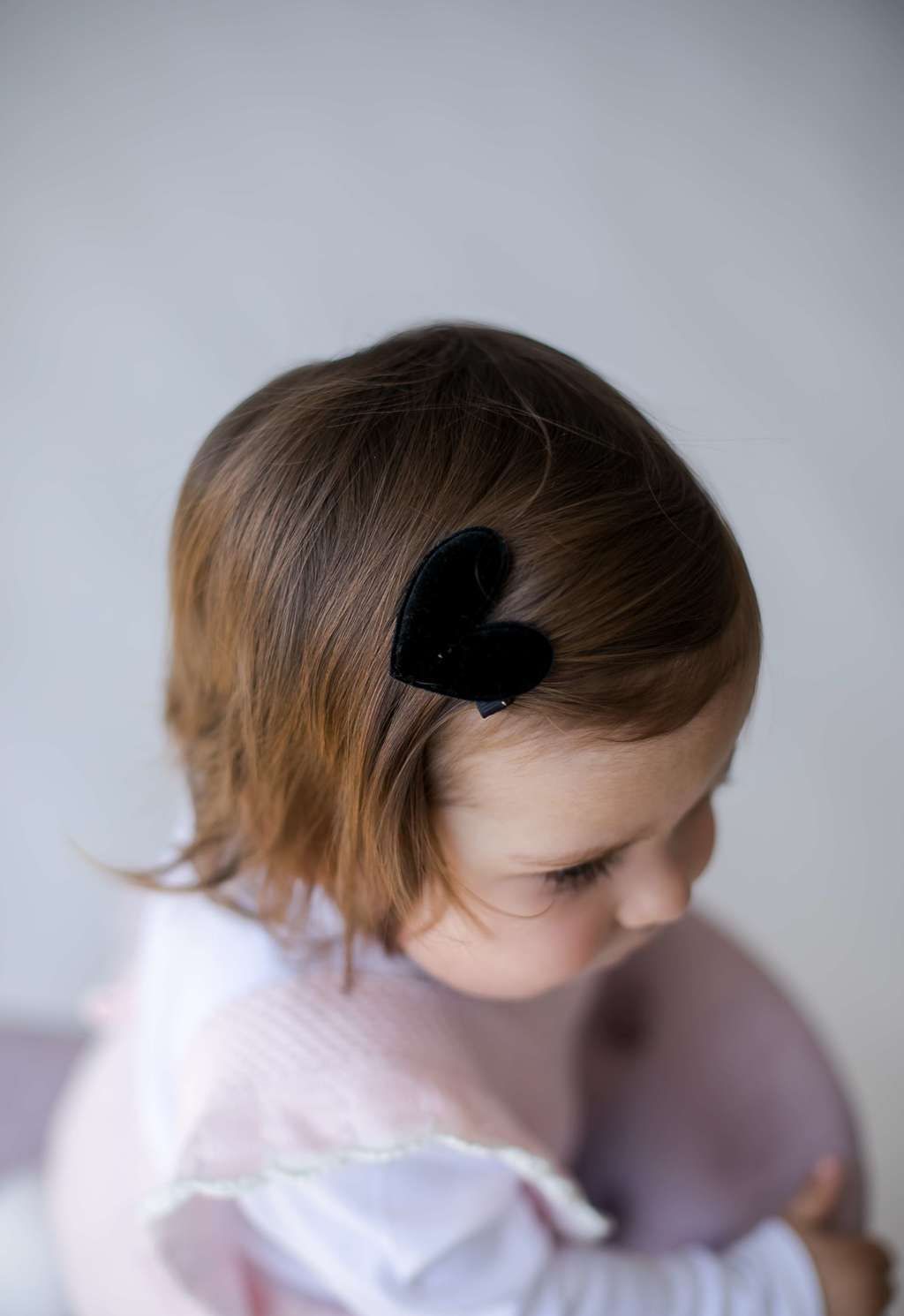 Заколка "Love is" цвет: черный