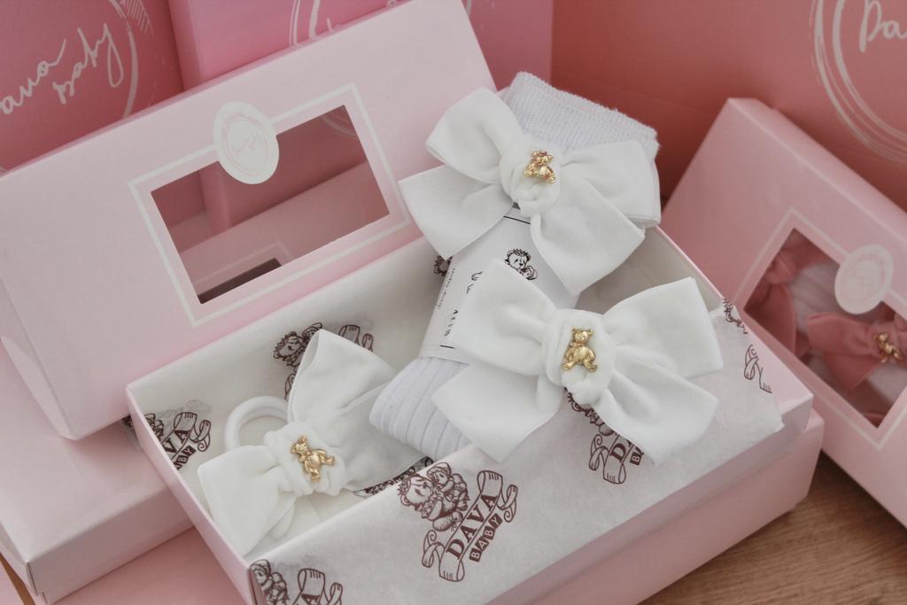 Подарочный набор  «Золотой мишка» =  гольфы белые/белый + две резинки