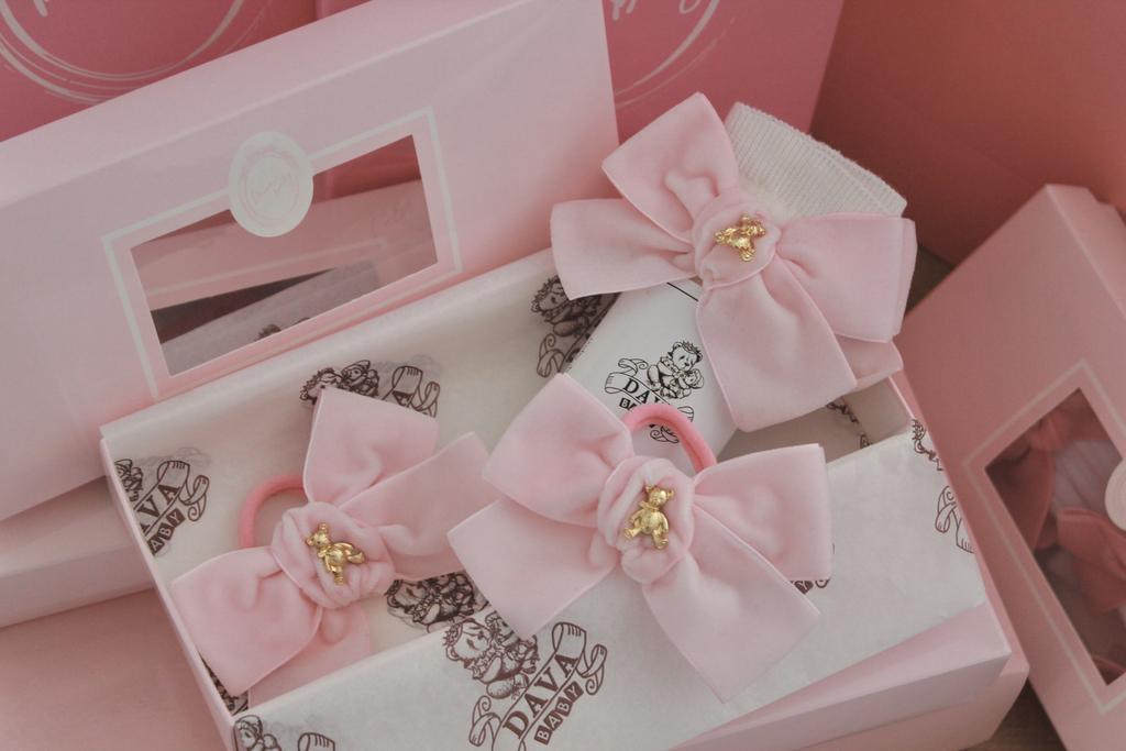 Подарочный набор  «Золотой мишка» =  гольфы белые/нежно-розовый + две резинки