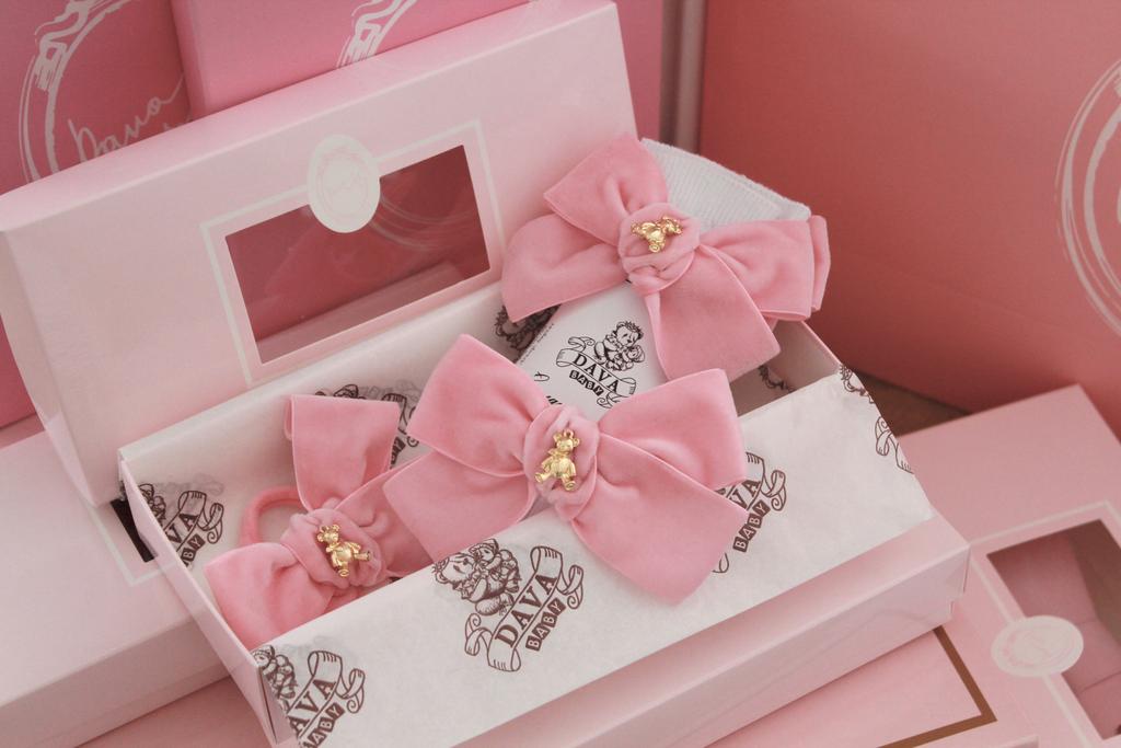 Подарочный набор  «Золотой мишка» =  гольфы белые/розовый + две резинки