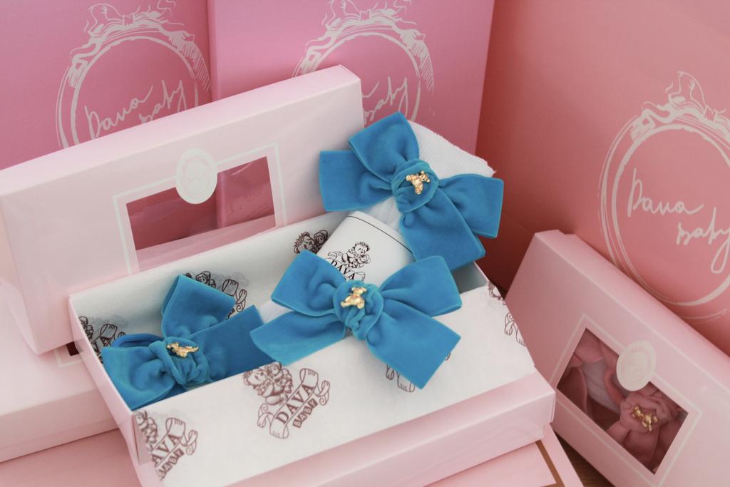 Подарочный набор  «Золотой мишка» =  гольфы белые/лагуна + две резинки