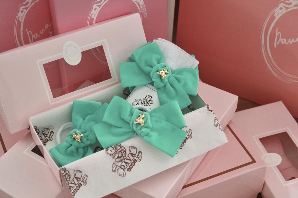 Подарочный набор  «Золотой мишка» =  гольфы белые/мятный + две резинки