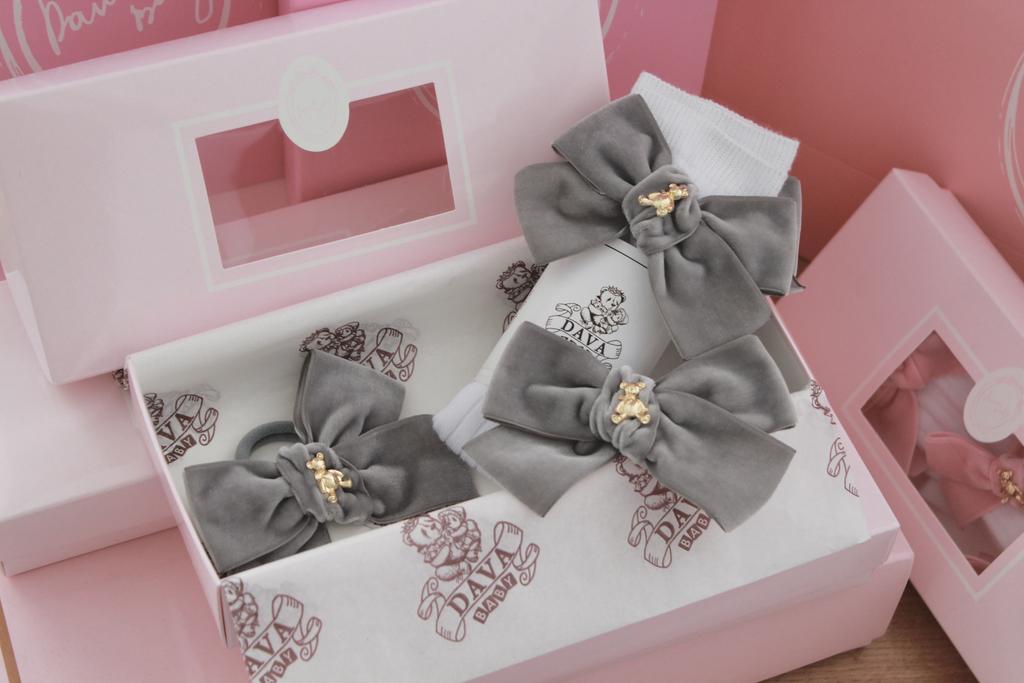 Подарочный набор  «Золотой мишка» =  гольфы белые/серый+две резинки