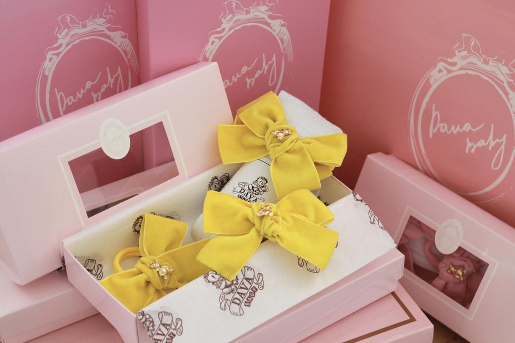 Подарочный набор  «Золотой мишка» =  гольфы белые/лимонный+две резинки