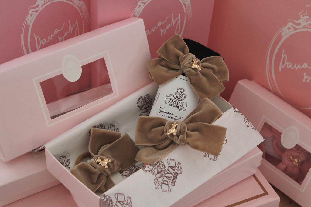 Подарочный набор  «Золотой мишка» =  гольфы черные/бежевый+две резинки