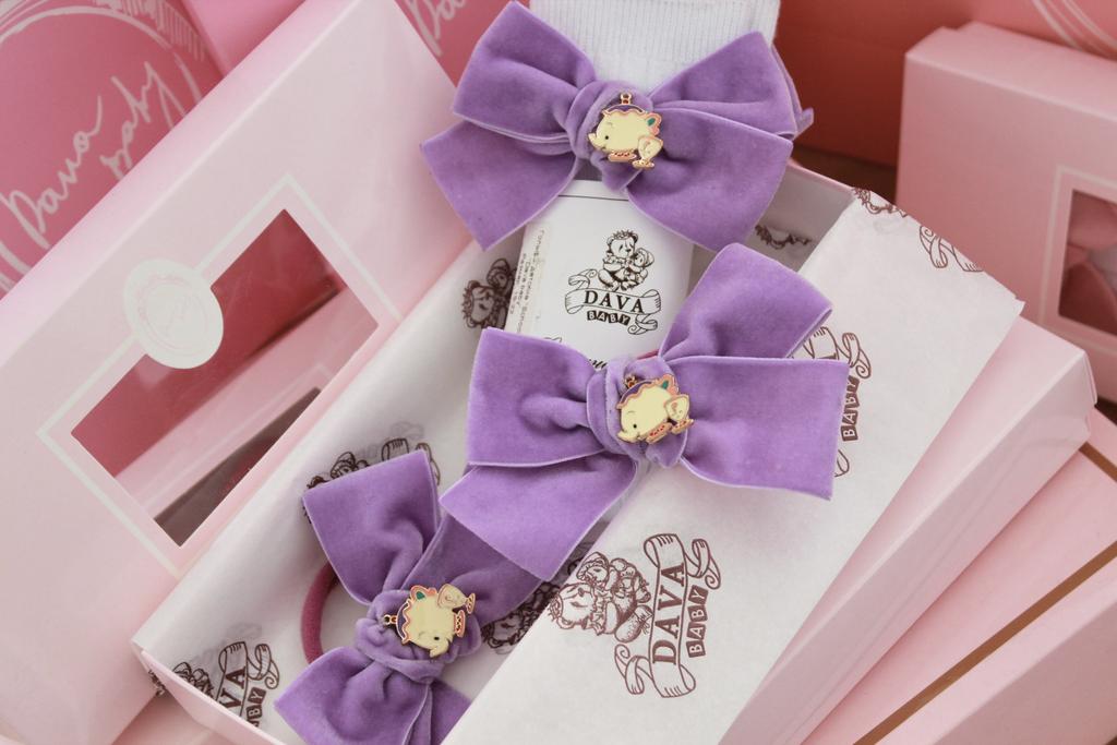 Подарочный набор  «Mrs.Potts and Chip» =  гольфы белые/сиреневый+ две резинки