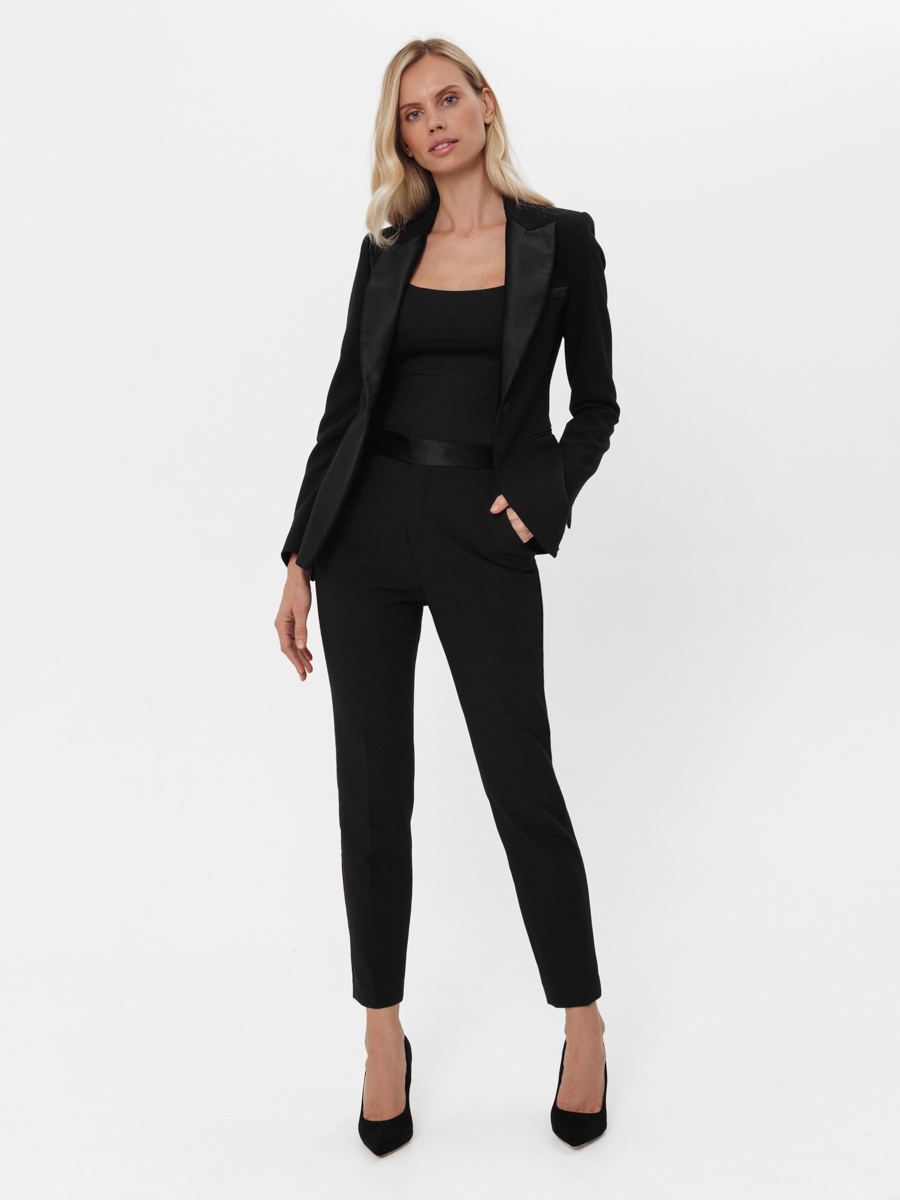 СМОКИНГ С ОСТРЫМИ ЛАЦКАНАМИ