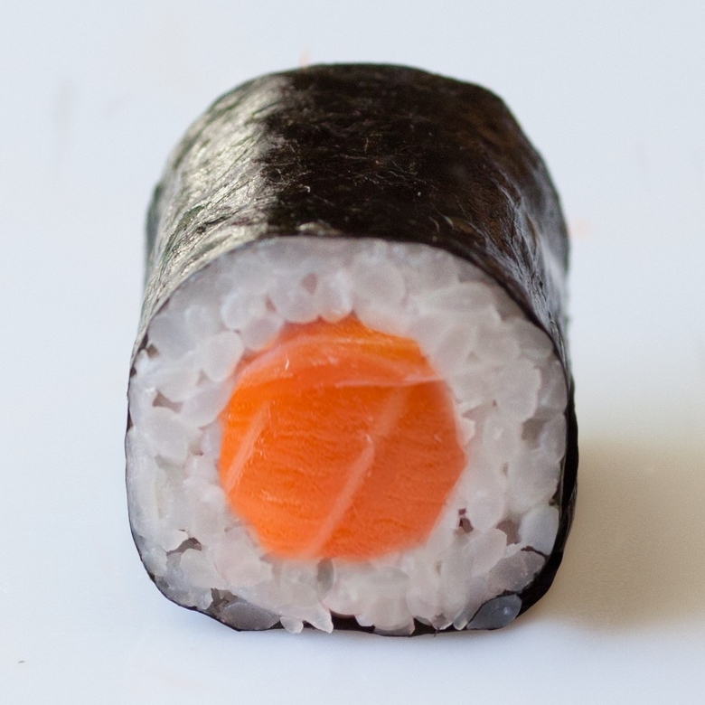 РОЛЛ С ЛОСОСЕМ 6шт