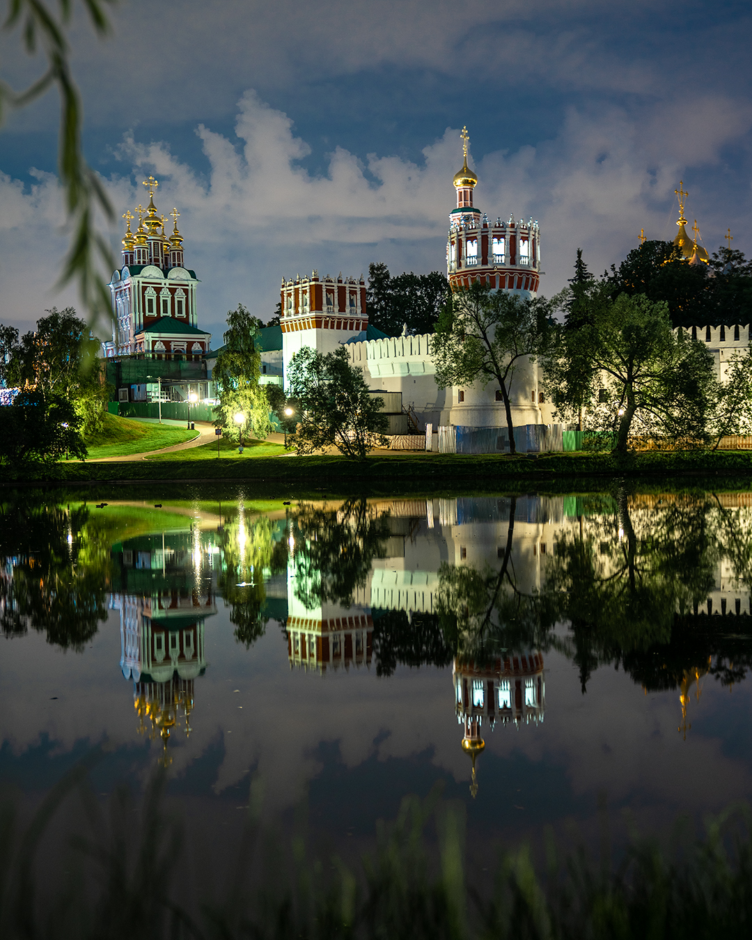 Отражение монастыря
