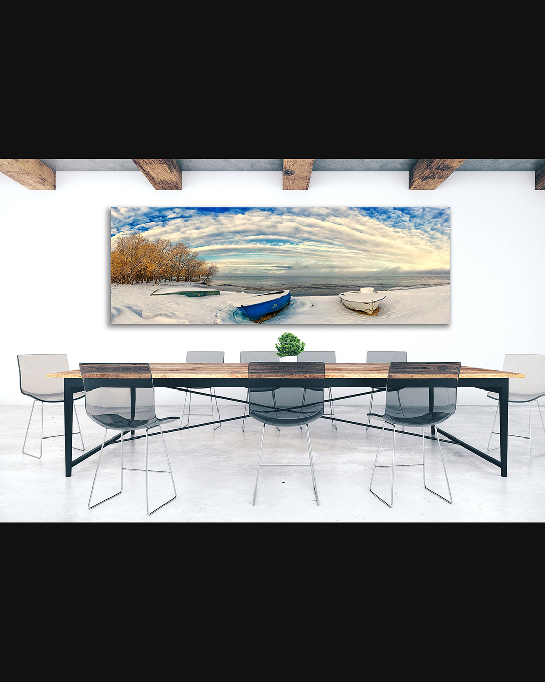 Снег на озере