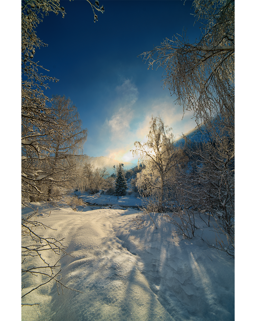 Под голубыми небесами великолепными коврами