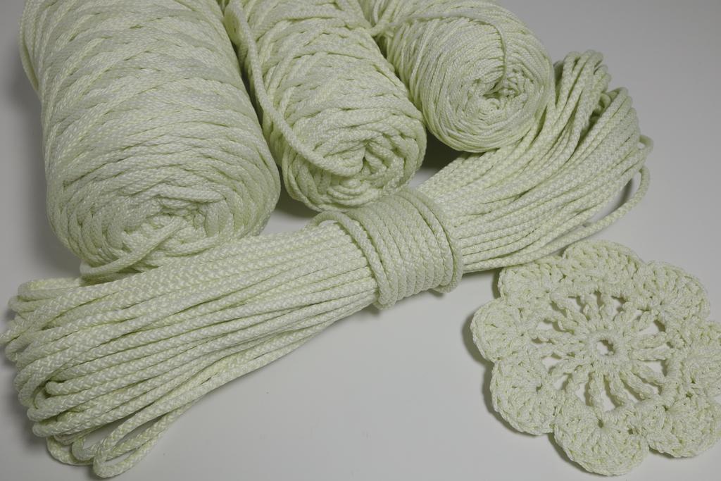 Полиэфирный шнур для вязания 5 мм Жемчуг-салатовый