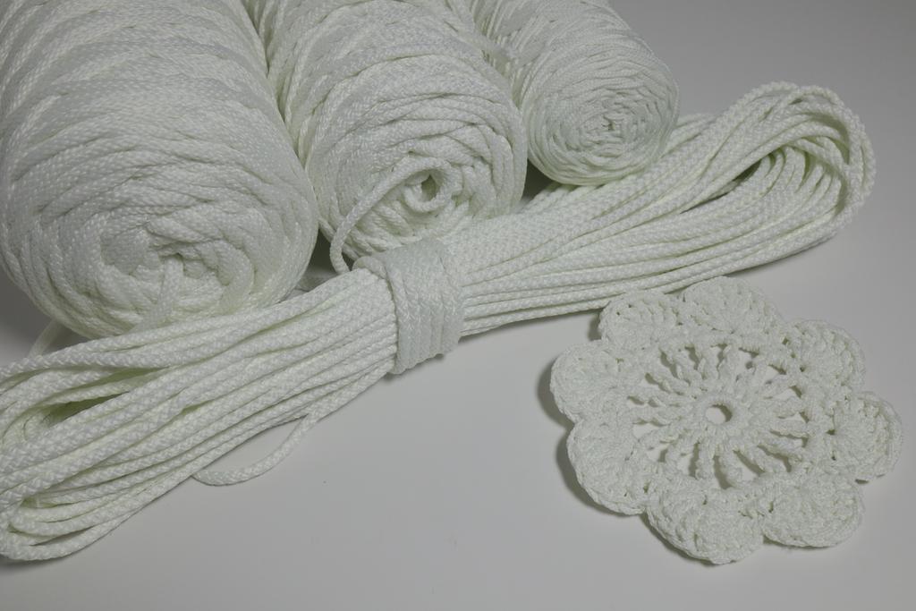 Полиэфирный шнур для вязания 5 мм Жемчуг-лед