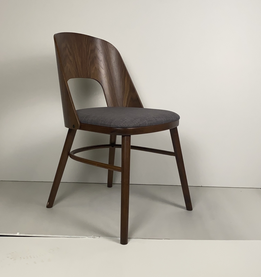 Стул темный орех