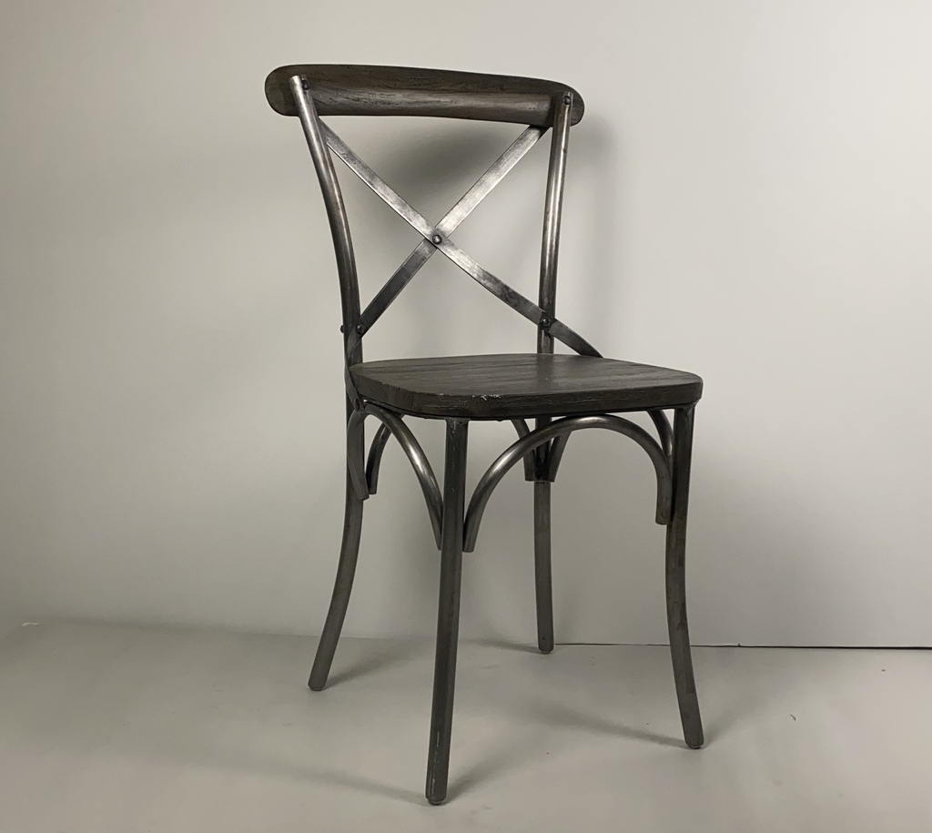 Стул на металлическом каркасе