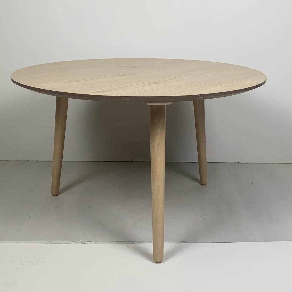 Стол журнальный светлое дерево