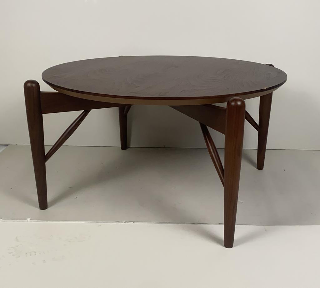 Стол журнальный темное дерево круглый