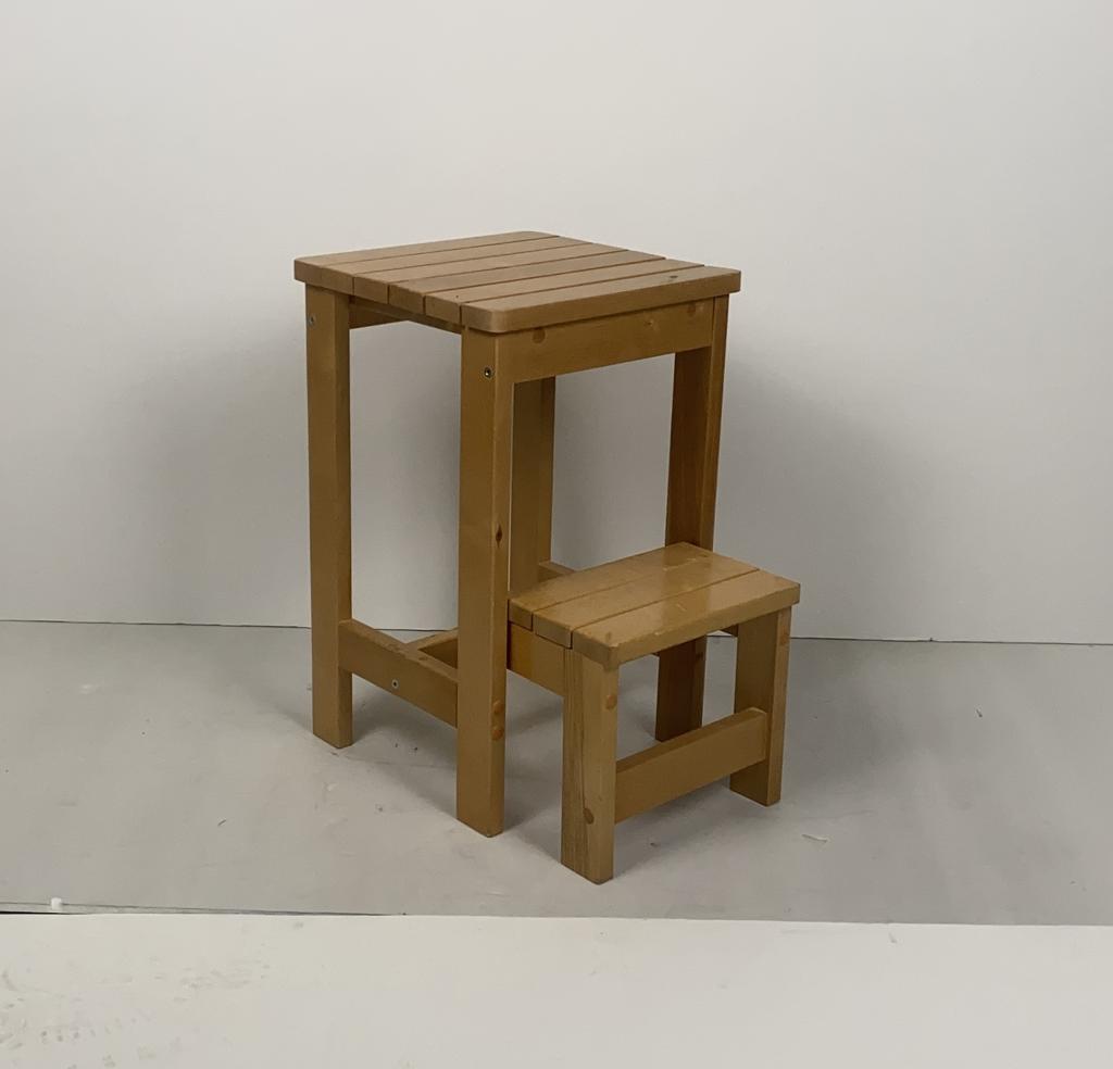 Табурет с подставкой