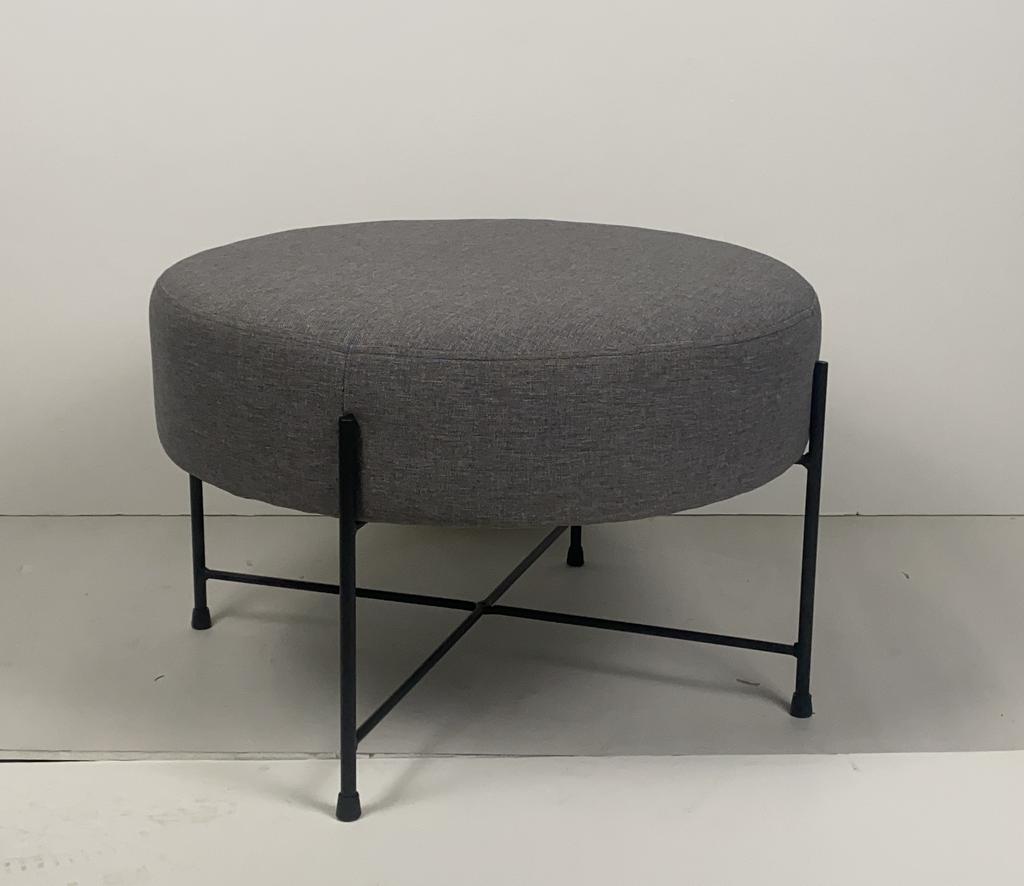 Пуф серый на ножках большой