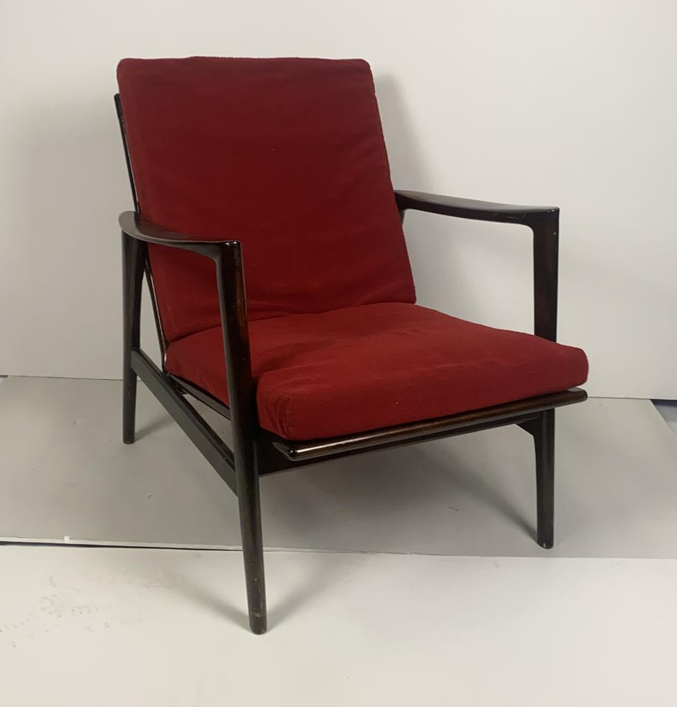 Кресло красное ретро