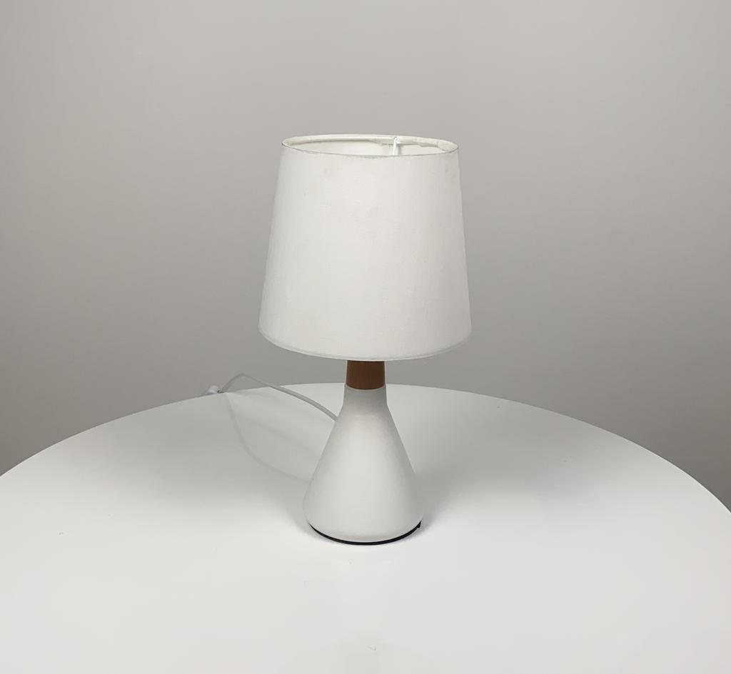 Настольная лампа белая