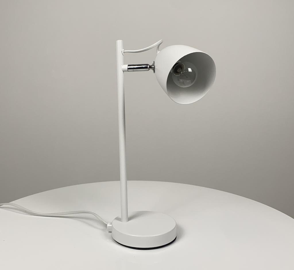 Рабочая лампа белая