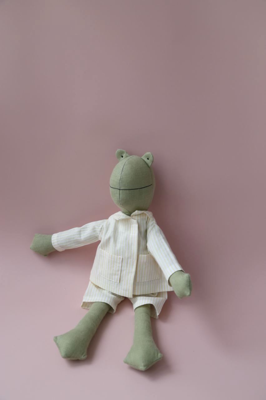 ЛЯГУШОНОК ВОЛОДЯ в желтой пижаме