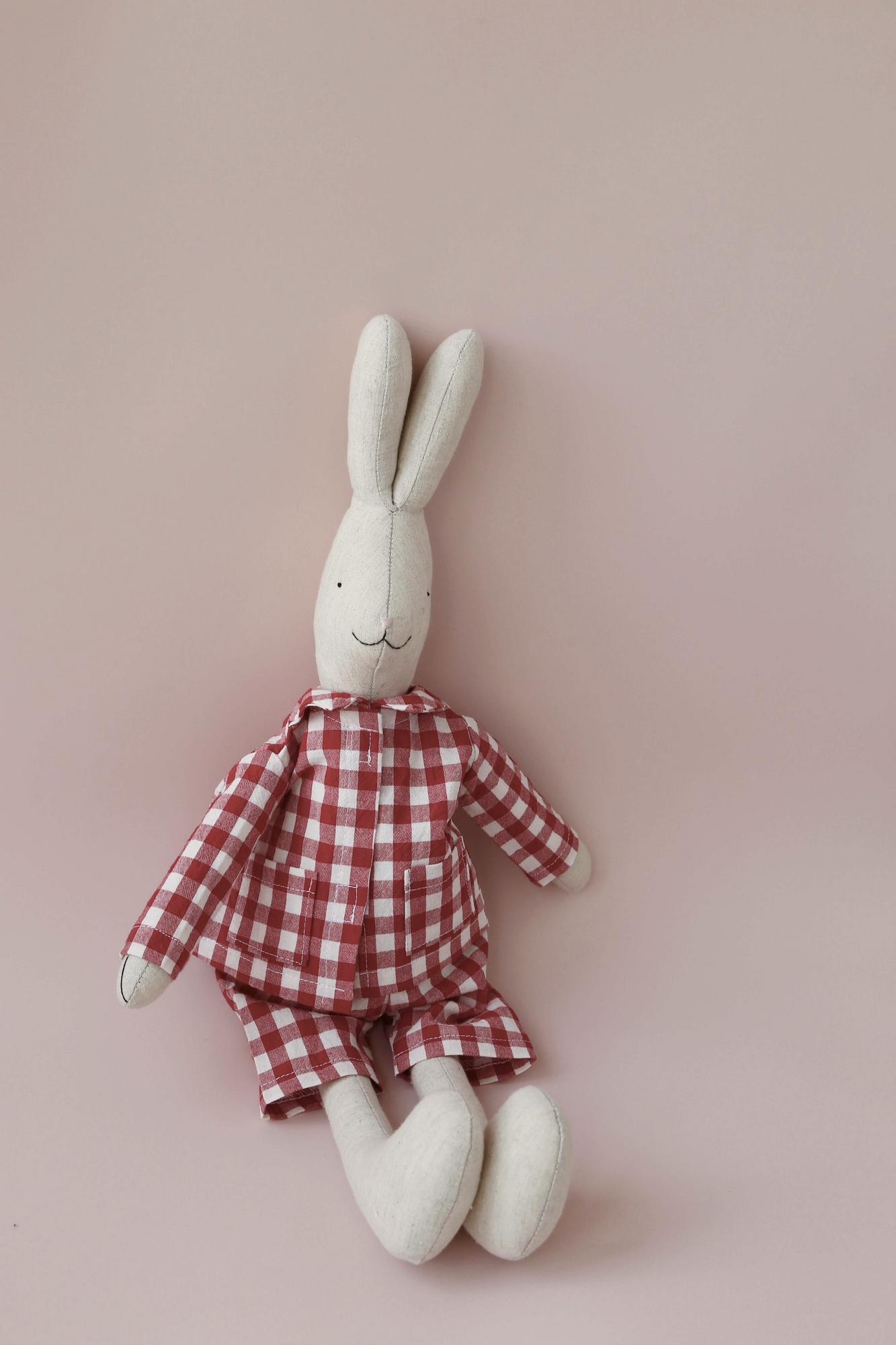 ЗАЯЦ ИННОКЕНТИЙ в новогодней пижаме в клетку