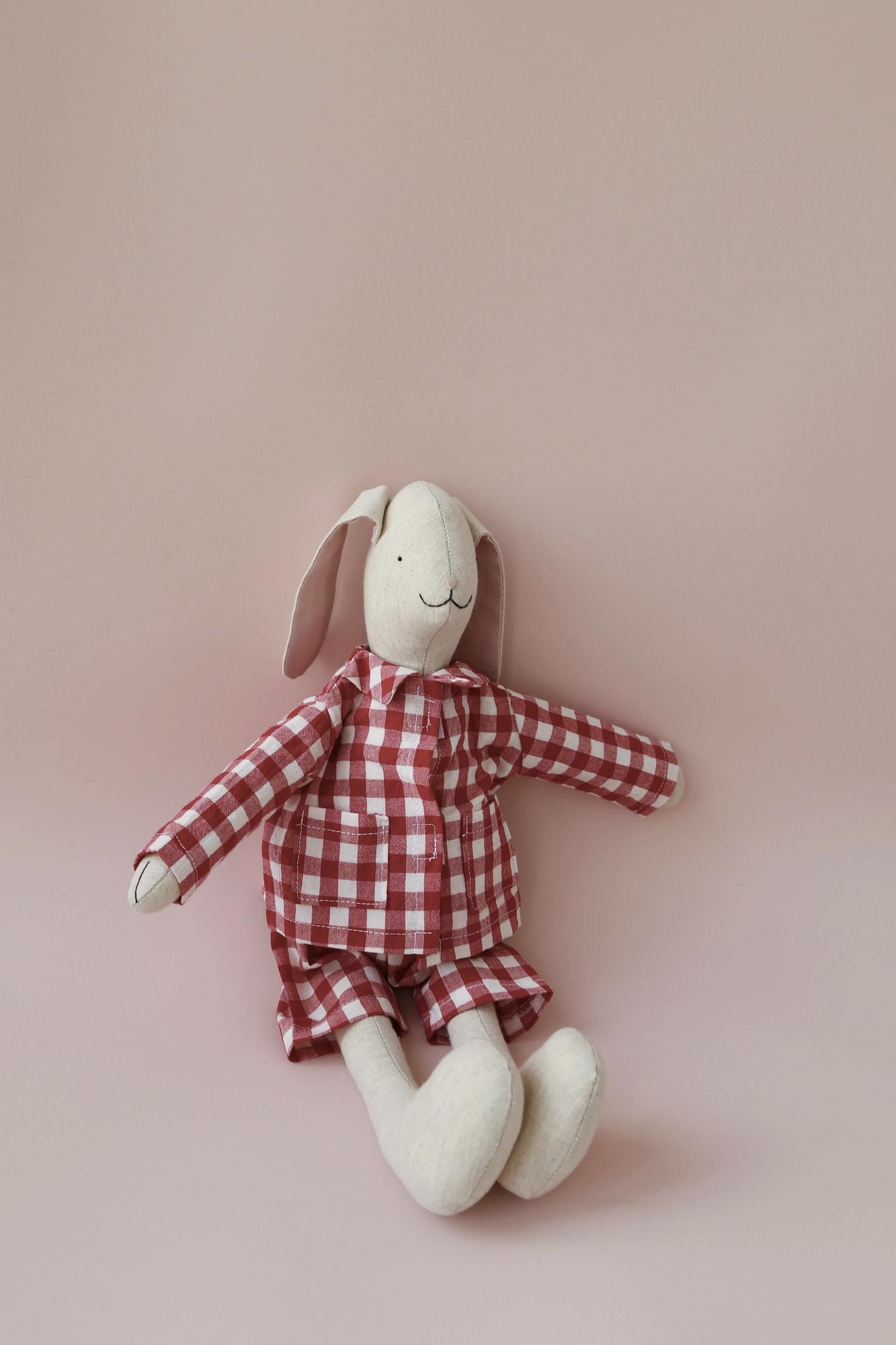 ЗАЯЦ ИППОЛИТ в новогодней пижаме в клетку