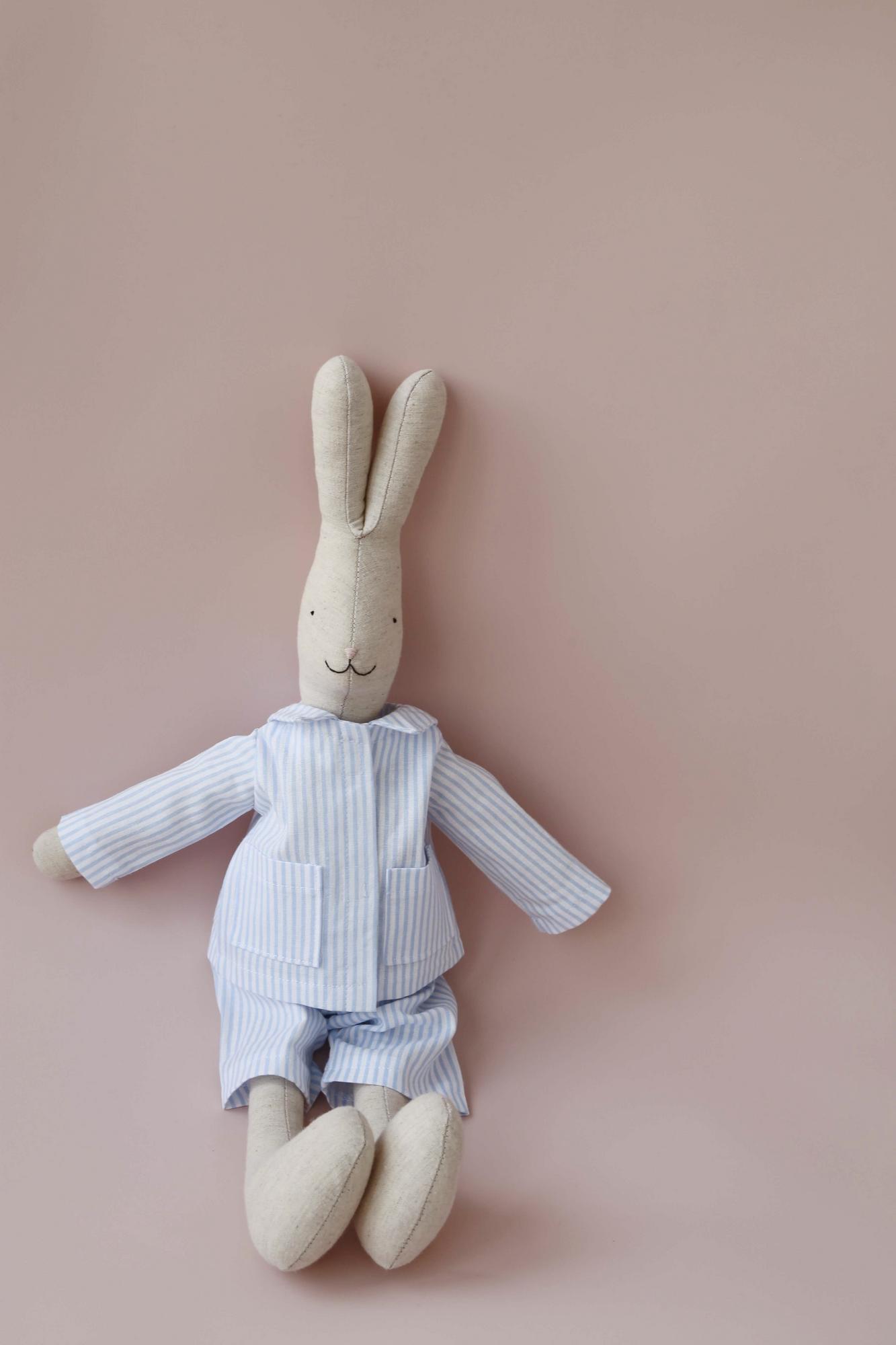 ЗАЯЦ ИННОКЕНТИЙ в голубой пижамке