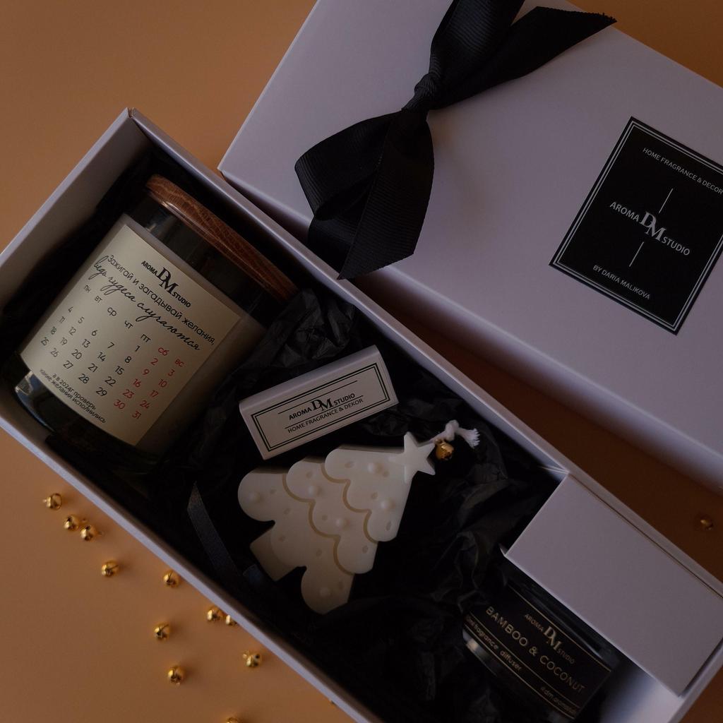 Подарочный бокс из аромасвечи и диффузора на Новый год