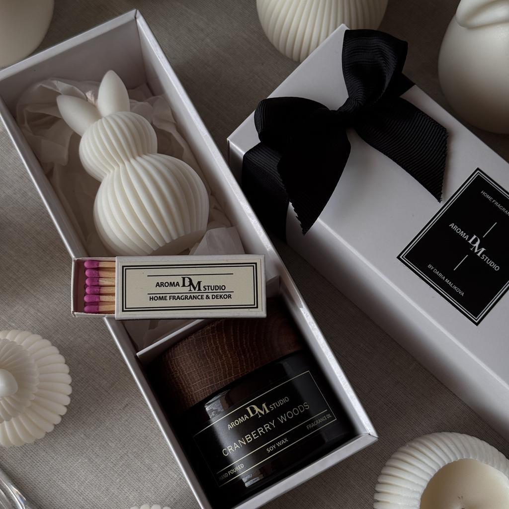 Подарочный бокс "аромасвеча  100мл + свеча кролик"