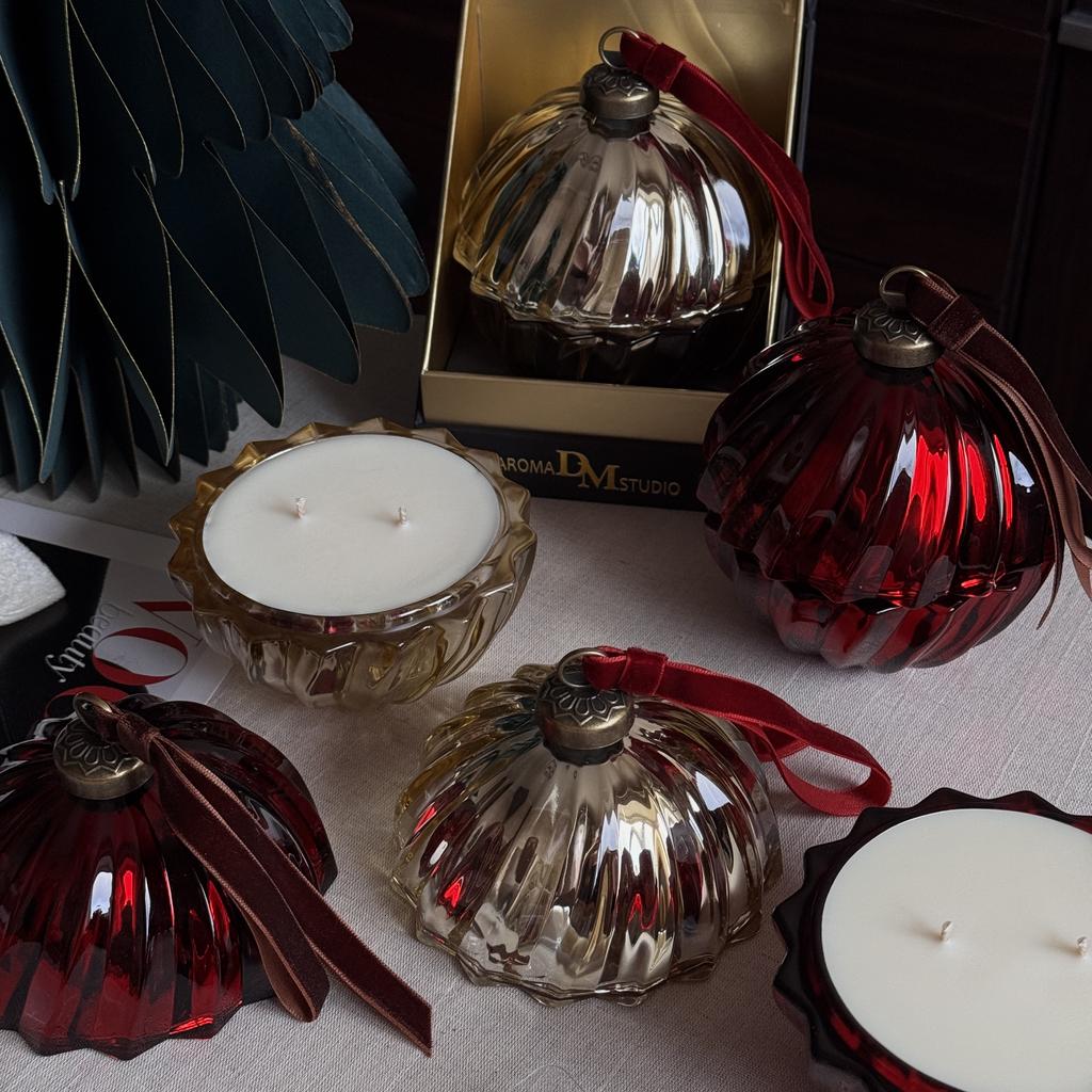 свеча шар, золотой подсвечник, подарок для тех, у кого всё есть, свеча елочный шар, свеча в виде елочного шара, премиум подарок, ароматические свечи, ароматические свечи купить, свеча ароматическая, свеча с ароматом хвои, купить аромасвечу, свеча на подарок, свеча с запахом, свеча с запахом елки, лучшие ароматические свечи, свеча с запахом нового года, свечи на новый год, свеча с ароматом корицы, подарки на новый год сотрудникам, свечи купить в москве, свеча в подарочной  коробке, подарок руководителю