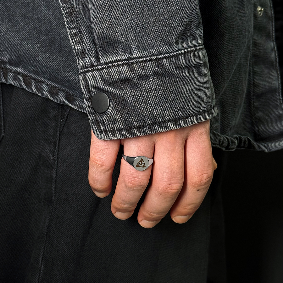 Кольцо печатка с эмодзи "Какашка"