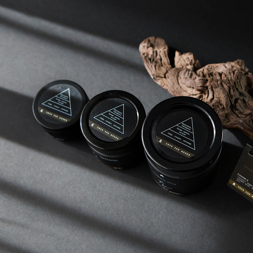 Ароматическая свеча INTO THE WOODS