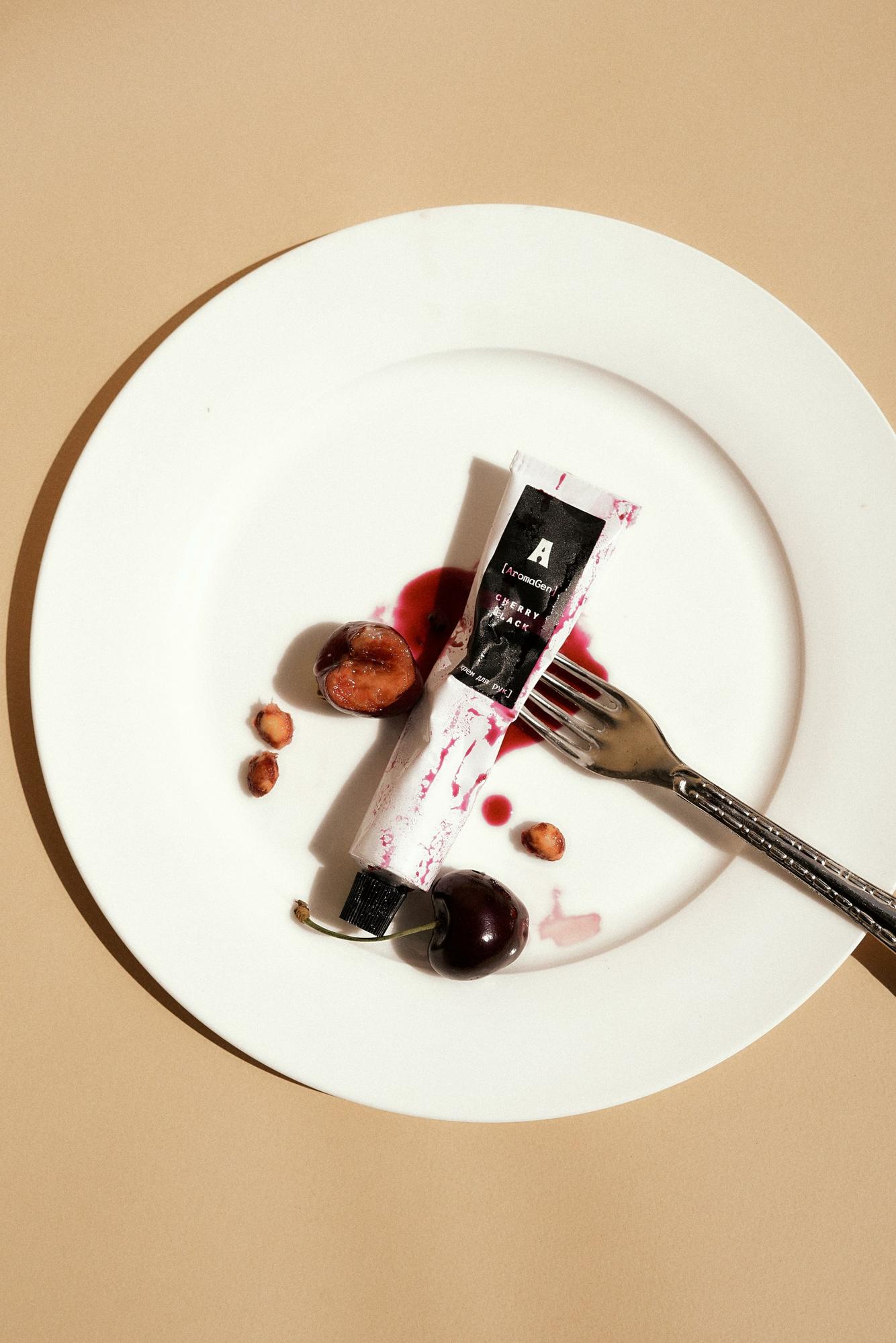 Парфюмированный крем для рук CHERRY BLACK