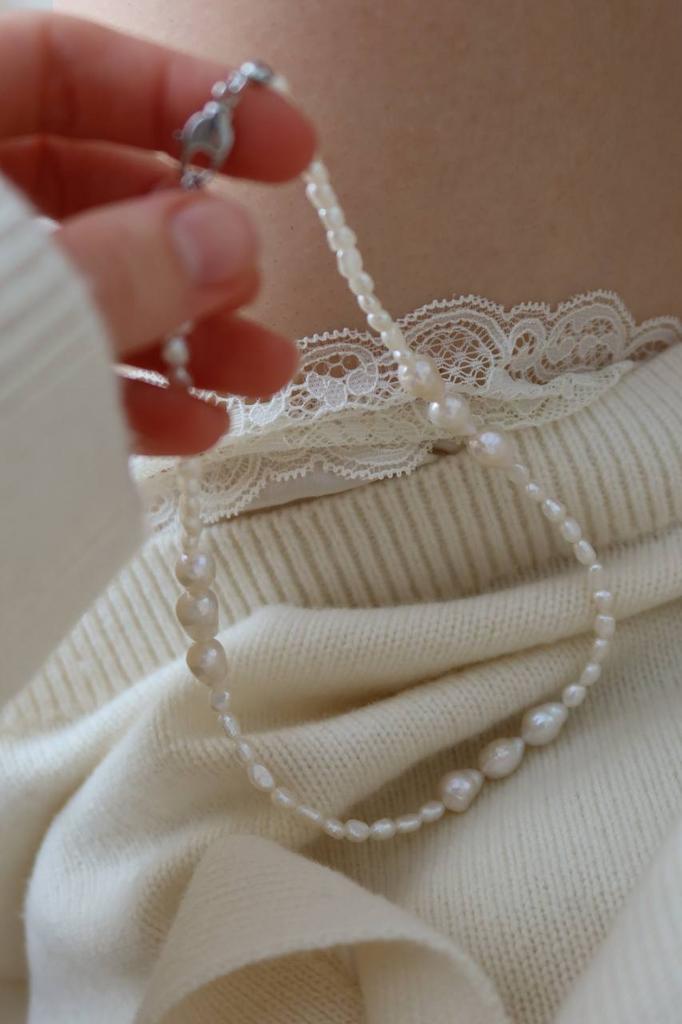 Колье из рисового жемчуга с жемчужинами "капля"