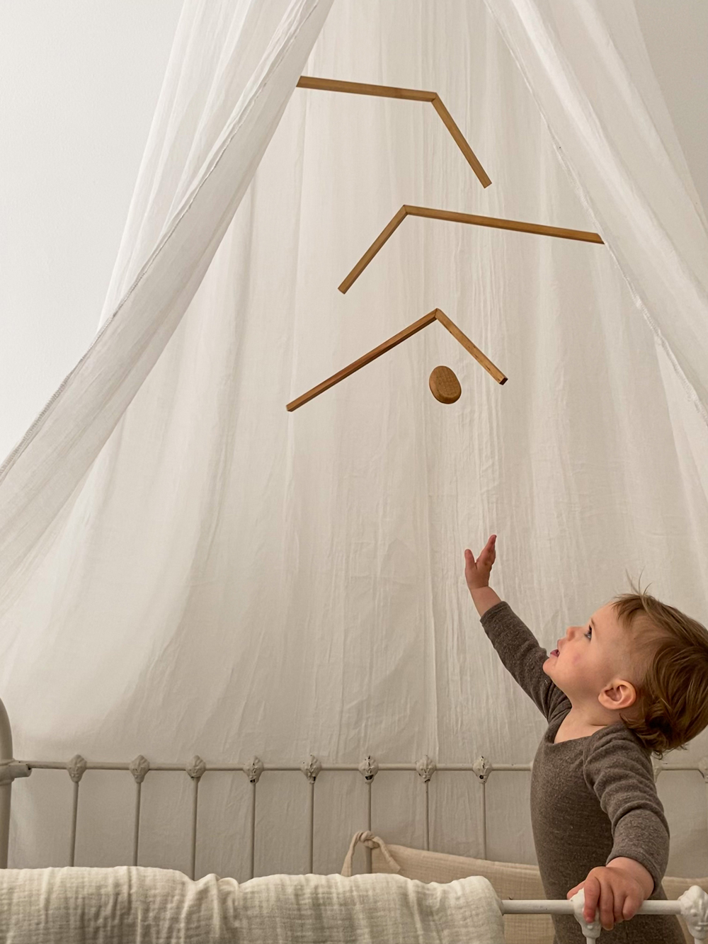 Juutaku интерьерный мобиль