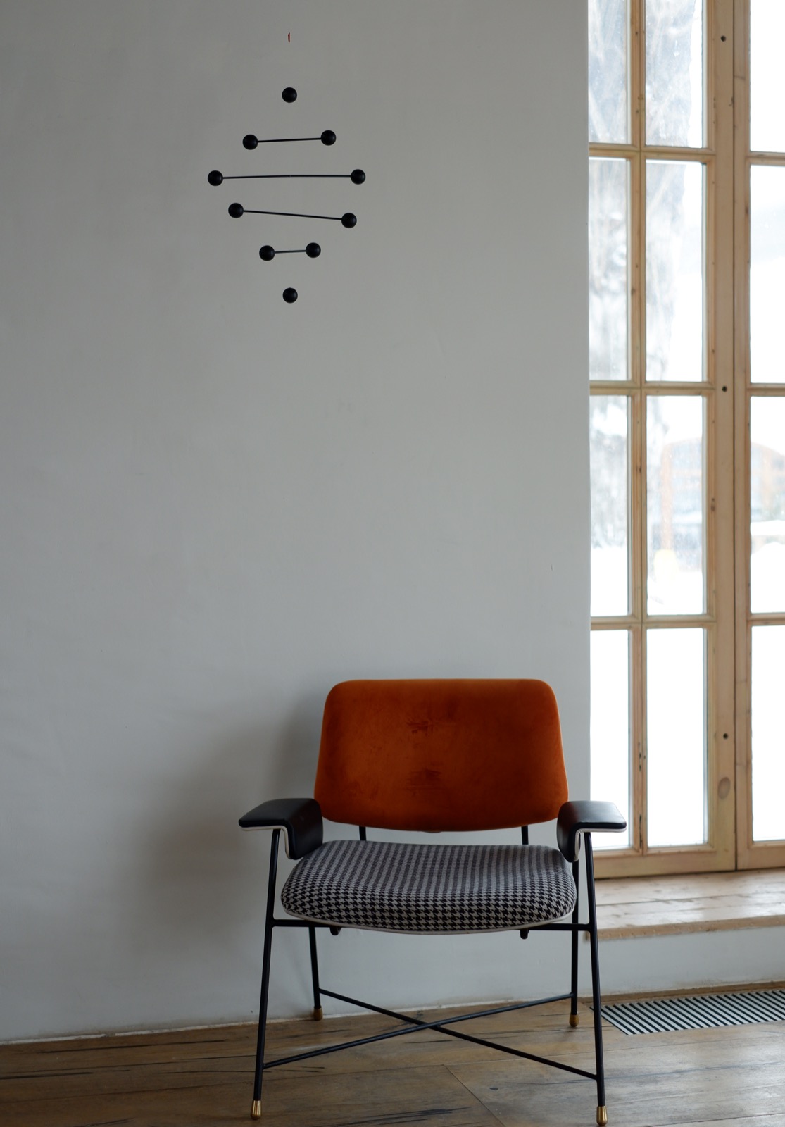 Black currant интерьерный мобиль