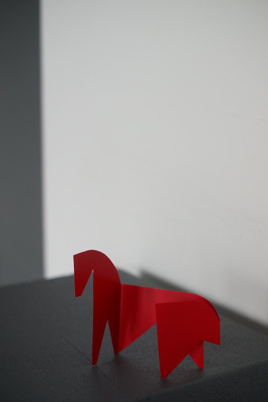 Red horse скульптура