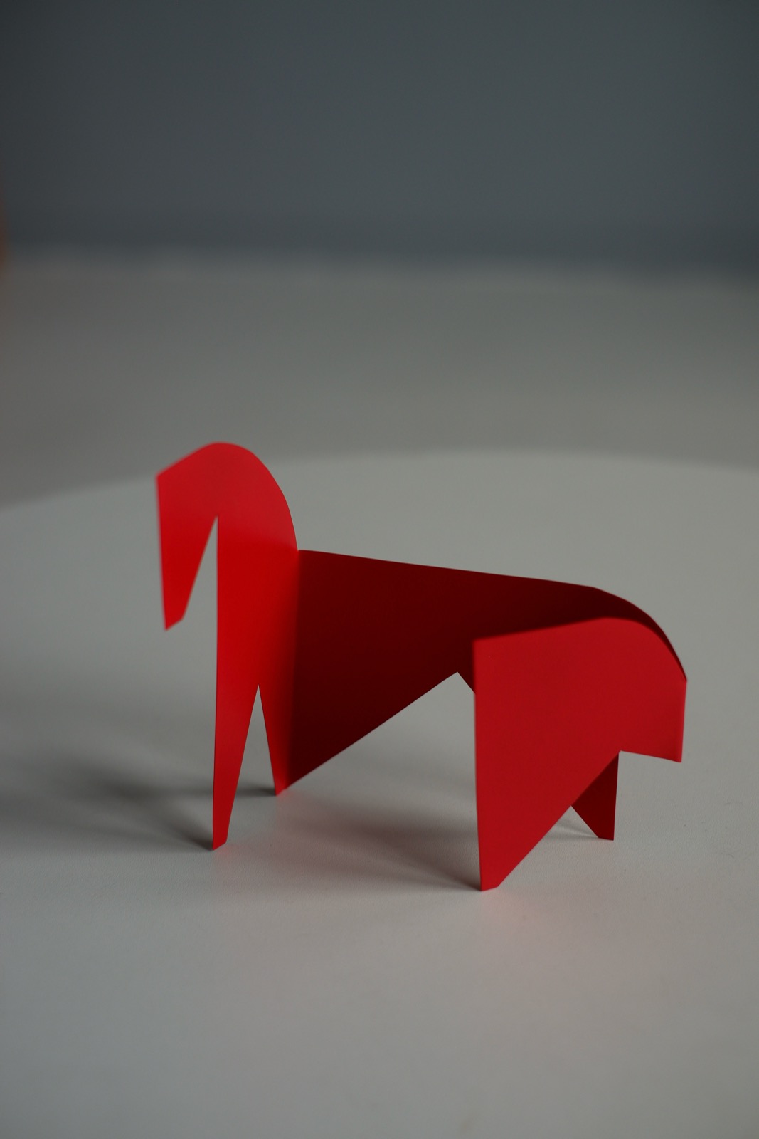 Red horse скульптура