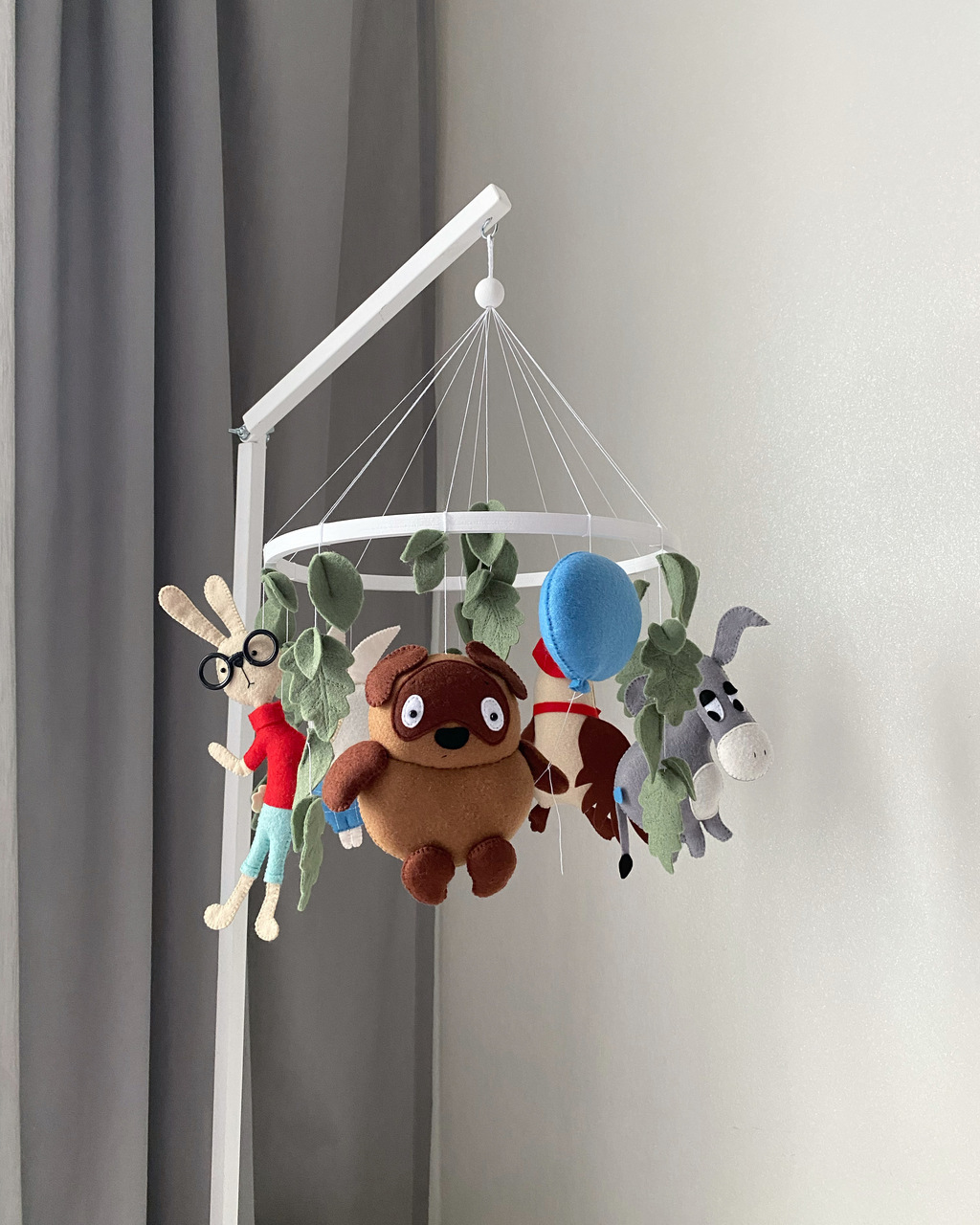 Мобиль Винни - Пух и все - все - все – советский мультфильм про медвежонка Винни и его друзей: поросёнка Пятачка, Кролика, ослика Иа и Совы.