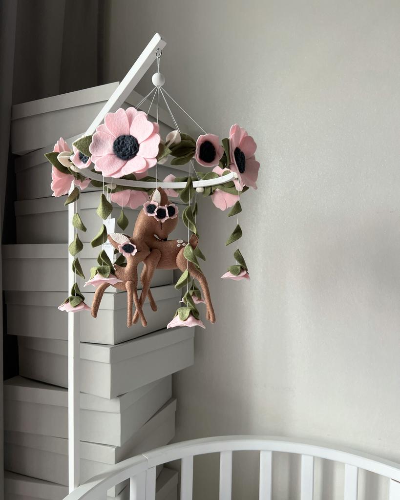 Мобиль «Оленята с цветами»
