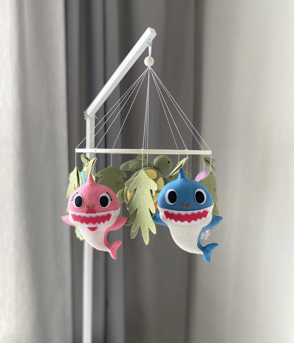 Мобиль «Baby Shark»