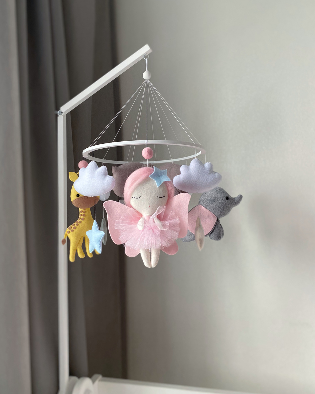 Мобиль с семьей сов, феей, слоником, жирафом и зайкой со звездой.