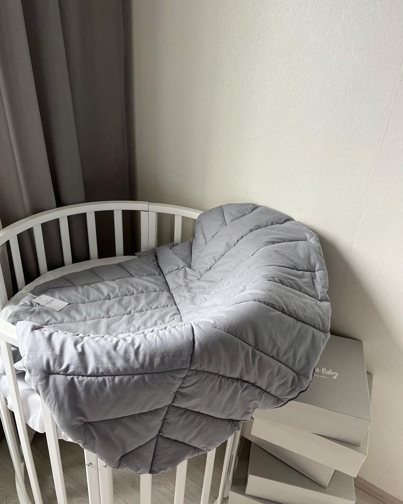 Коврик - одеяло из 100% хлопка в сером цвете.