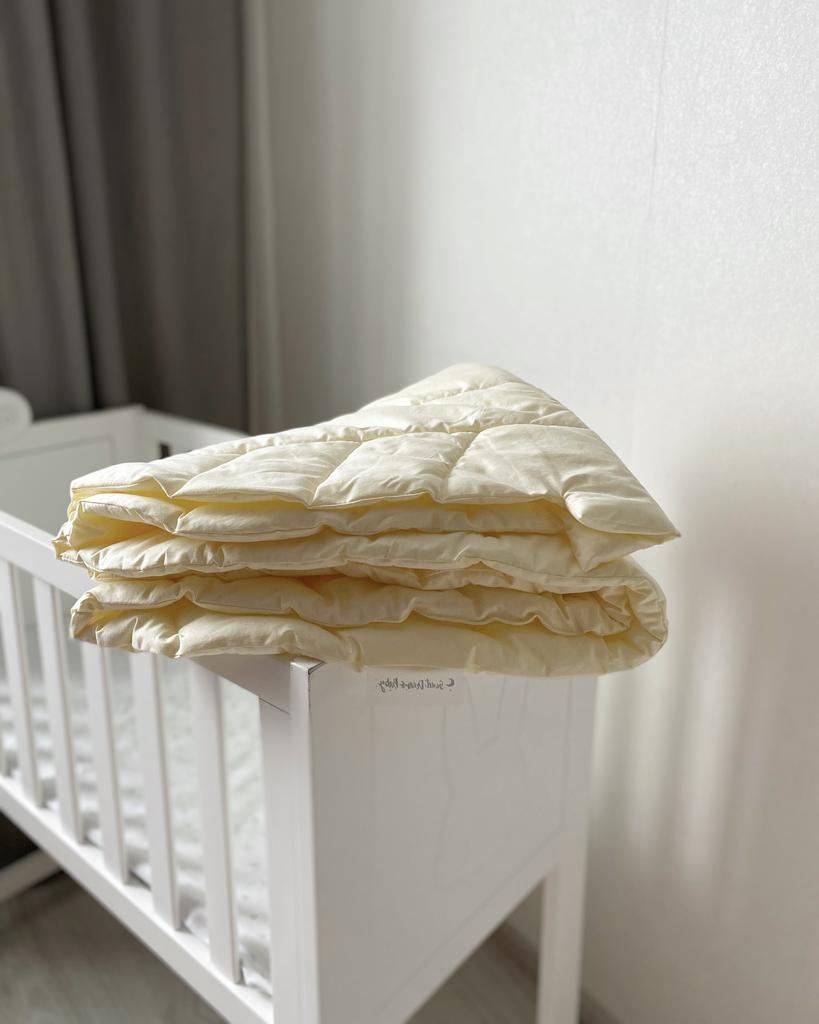 Коврик - одеяло из 100% хлопка в ванильном цвете.